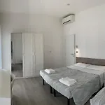 Laika Hotel 2*