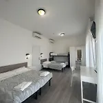 Laika Hotel 2*